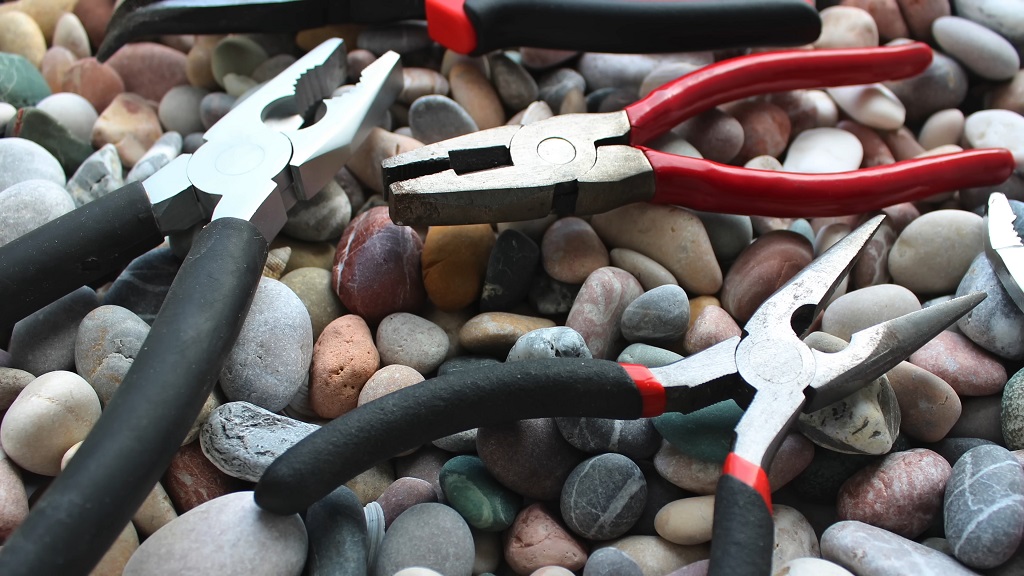 Više različitih kombinovanih klešta